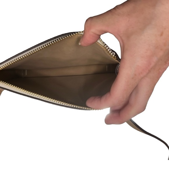 NWT- Michael Kors Logo Fanny Pack Belt Bag - Cream - Picture 8 of 11